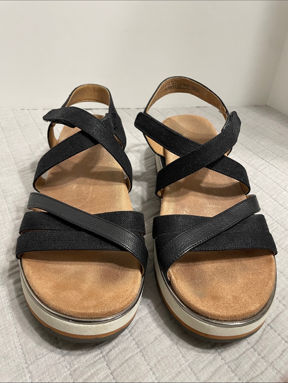 Vionic Black Kellyn Flatform Sandal Crisscross Straps Open Toe Minimalist Size 9